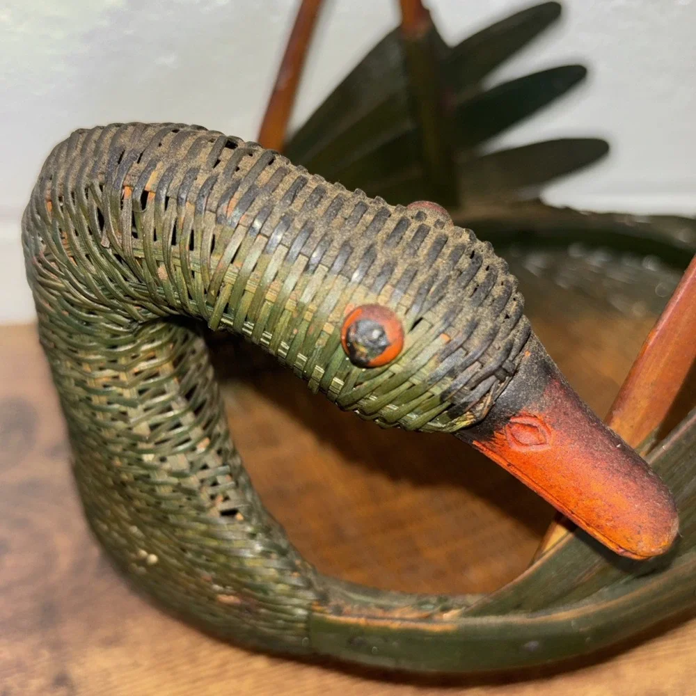 Vtg Ben Rickert Inc. Green Woven Wicker Swan/Duck Bamboo Basket Zhejiang China